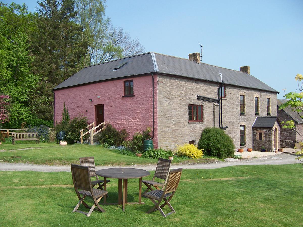 Bed and Breakfast Brynderwen Llangorse Экстерьер фото